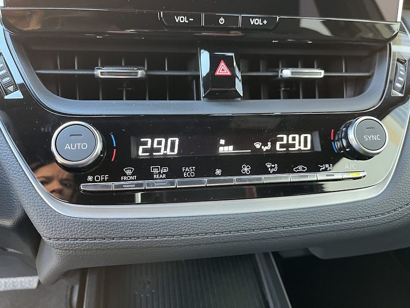 Toyota Corolla Cross 1.8L HEV Style - fotka 22 z 28
