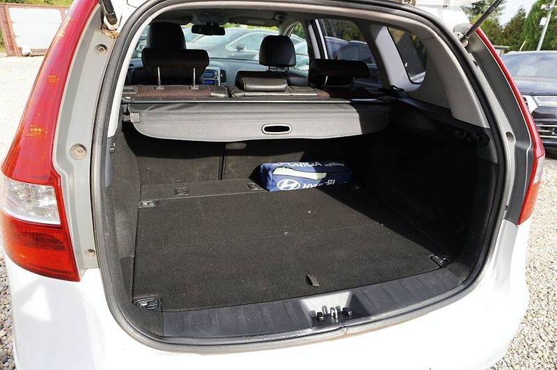 Hyundai i30 (2010) STYLE 1,6 CVVT 93 kW - fotka 11 z 35