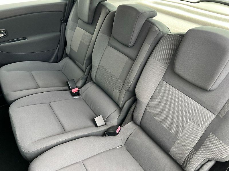 Renault Scénic (2012) 1.6i 16V 81kW Klima! Tažné! - fotka 19 z 28