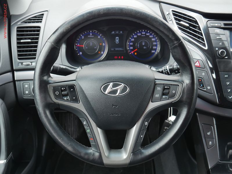 Hyundai i40 (2015) 1.7CRDi, ČR, autoAC - fotka 11 z 23