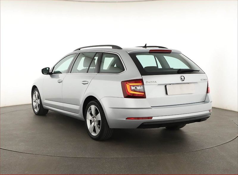 Škoda Octavia (2020) Style 1.6 TDI, Kůže, Tempomat - fotka 4 z 14
