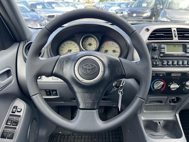 Toyota RAV4 2.0 D-4D 4x4 KLIMATIZACE ALU  - fotka 15 z 33