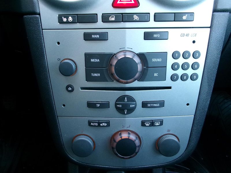 Opel Corsa (2013) 1,2 16V AC BT USB TEMP - fotka 21 z 41
