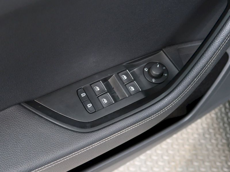 Škoda Superb (2019) STYLE 2.0TDI 140KW 4x4 DSG LED - fotka 42 z 47