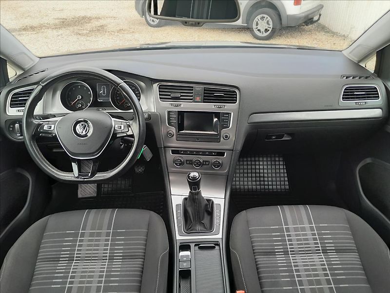 Volkswagen Golf VII 1,2 TSI 81kW LOUNGE - fotka 35 z 60