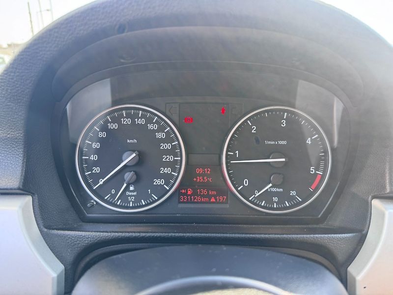 BMW Řada 3 (2011) E90 2,0D 85 KW PĚKNÝ - fotka 24 z 45