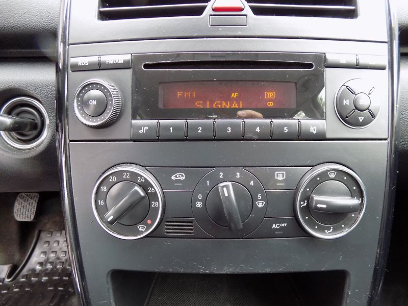 Mercedes-Benz Třídy A (2006) 160CDI/ČR/Klima/Rataj-edice/ - fotka 26 z 29