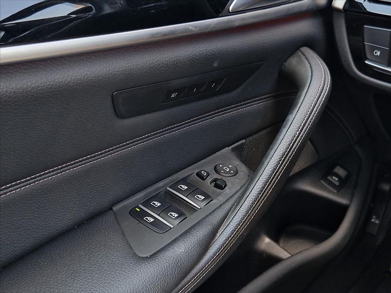 BMW Řada 5 3,0 530d TOURING KOMPLETVÝBAVA - fotka 45 z 46
