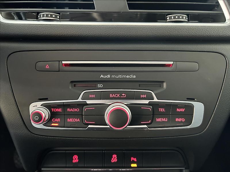 Audi Q3 1,4   TFSI 110kW,1.MAJ,SERVISK - fotka 16 z 24