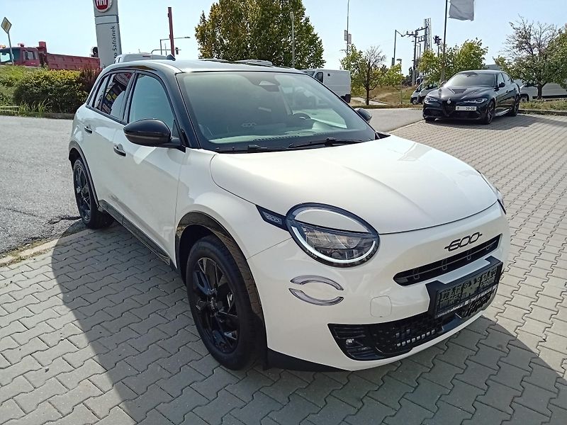 Fiat 600 (2026) 1,2 BENZÍN STREET /8 ZÁR/IHNED - fotka 3 z 19
