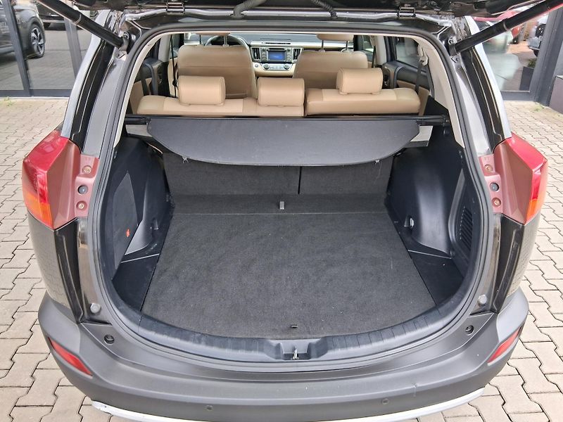 Toyota RAV4 PREMIUM 2.2 D-CAT 4x4 110 kW - fotka 6 z 32