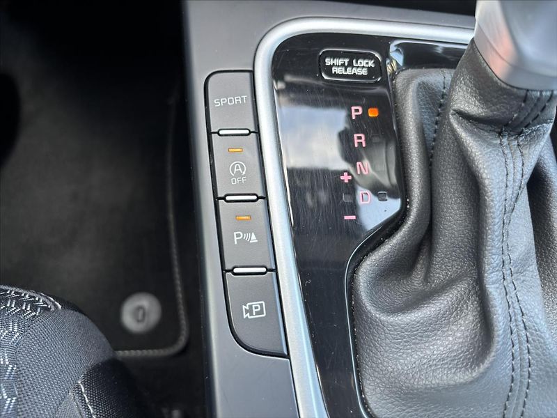 Kia Ceed 1,5 TGDi AT TOP ZÁRUKA ADAPTIV - fotka 30 z 45
