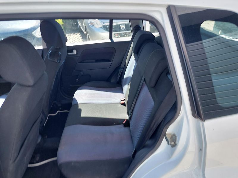 Ford Fusion (2010) 1.4TDCi  - fotka 16 z 23