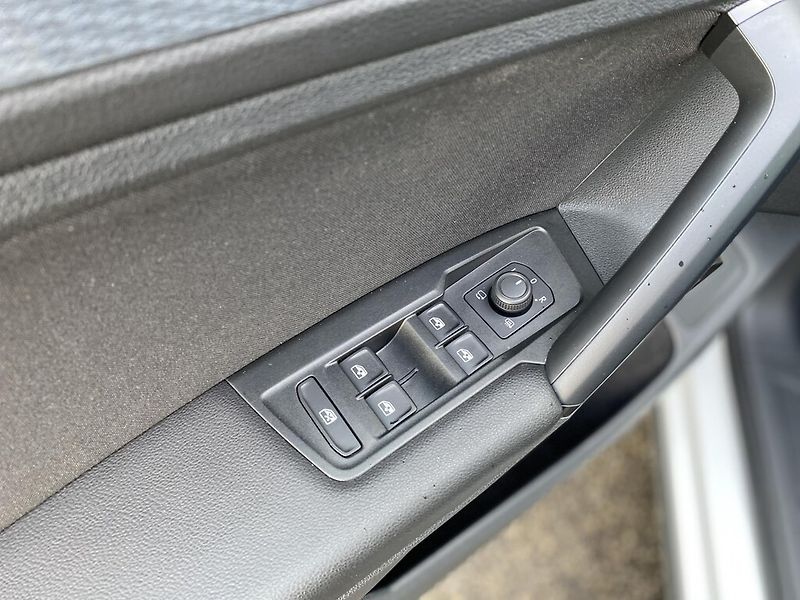 Volkswagen Tiguan 2,0 TDI 110 kW DSG Life - fotka 11 z 28