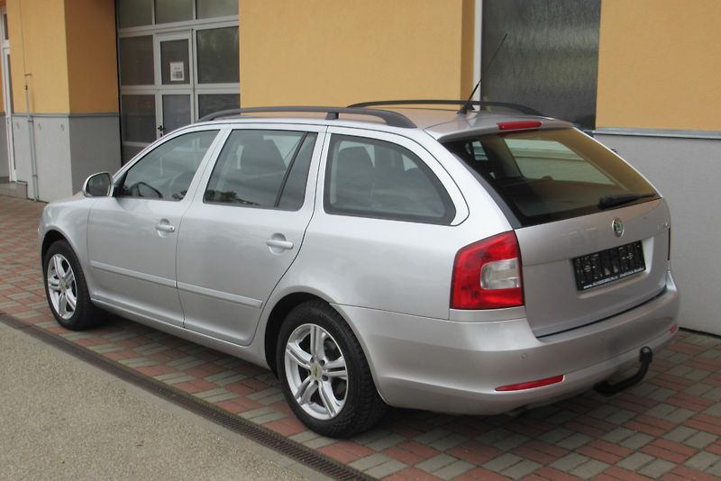 Škoda Octavia 1.2 TSi AUT. KLIMA XENON TAŽNÉ - fotka 2 z 19