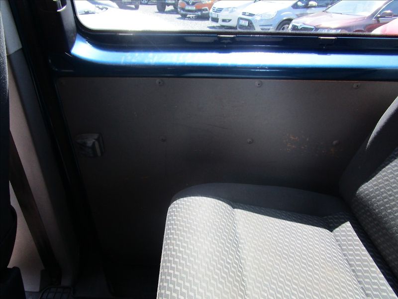 Volkswagen Transporter 2.0TDi Klima, 8 míst - fotka 28 z 42