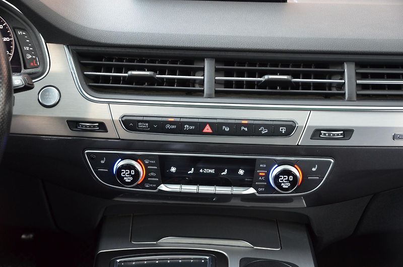 Audi Q7 (2015) 3.0 TDi Quattro S-LINE / ČR - fotka 34 z 47