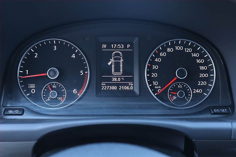 Volkswagen Touran (2013) 1.6 TDI, Automat, Serv.kniha - fotka 11 z 22