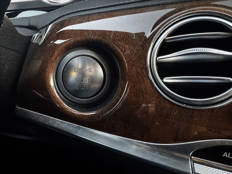 Mercedes-Benz Třídy S 500 L 4Matic AMG - fotka 23 z 28