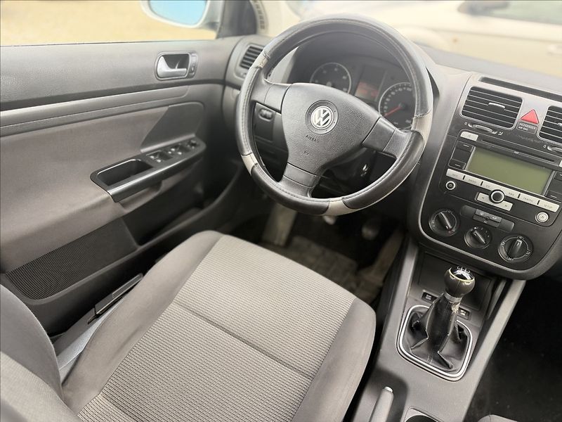 Volkswagen Golf 1,9 TDI 77kW +SADA KOL, TAŽNÉ - fotka 18 z 22