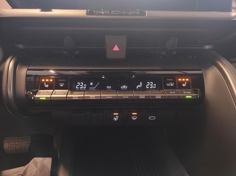 Toyota C-HR (2026) 1.8 FHEV Com. Business 0% úrok - fotka 9 z 11