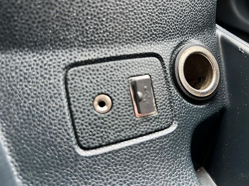 Ford Fiesta 1.25i  ZÁMEK Ř.P. PŮVOD ČR - fotka 19 z 37