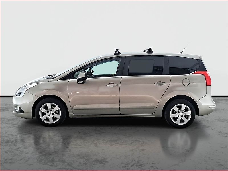 Peugeot 5008 (2013) 1.6 HDi, 7 míst, ČR,1.maj - fotka 3 z 17