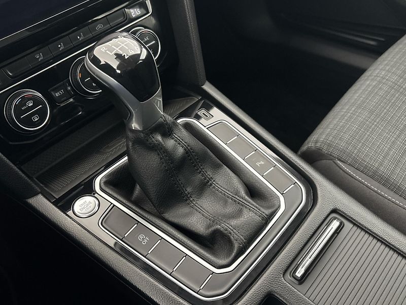 Volkswagen Passat Bussines - fotka 20 z 29