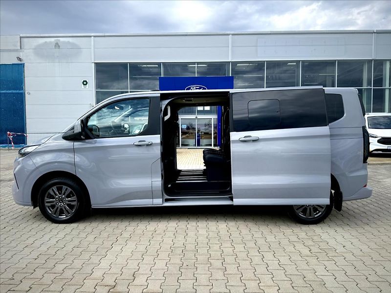 Ford Tourneo Custom 2,0 EcoBlue 125kW Titanium L2 - fotka 16 z 32