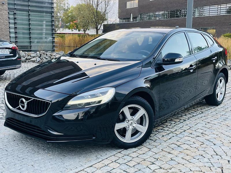 Volvo V40 2.0i MANUÁL 1.MAJITEL SENZORY - fotka 2 z 41
