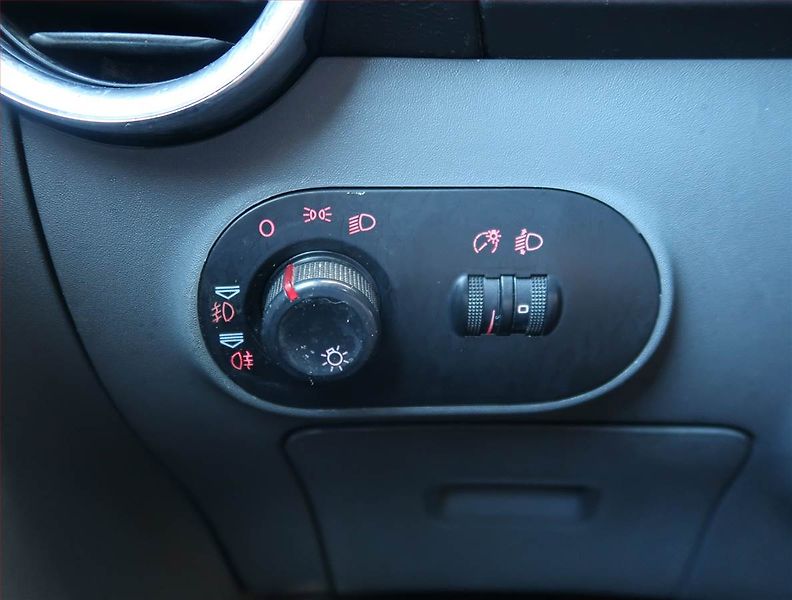 Seat Ibiza (2007) 1.4 16V, po STK, Tažné, Klima - fotka 14 z 15