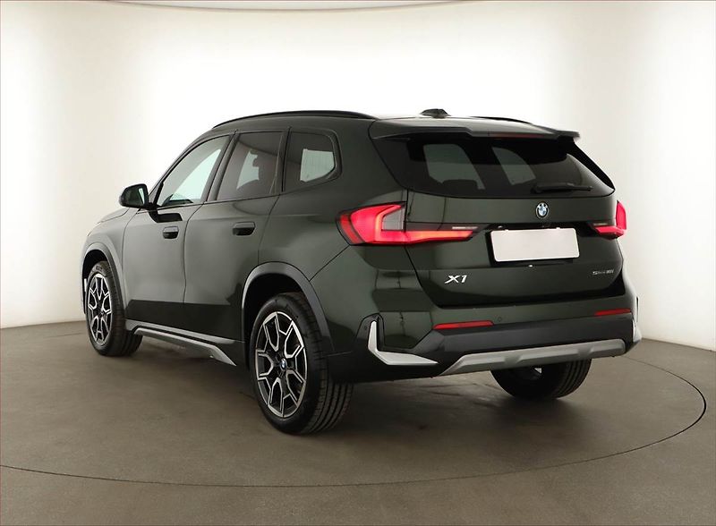 BMW X1 (2025) sDrive18i, XLine Edition - fotka 4 z 17