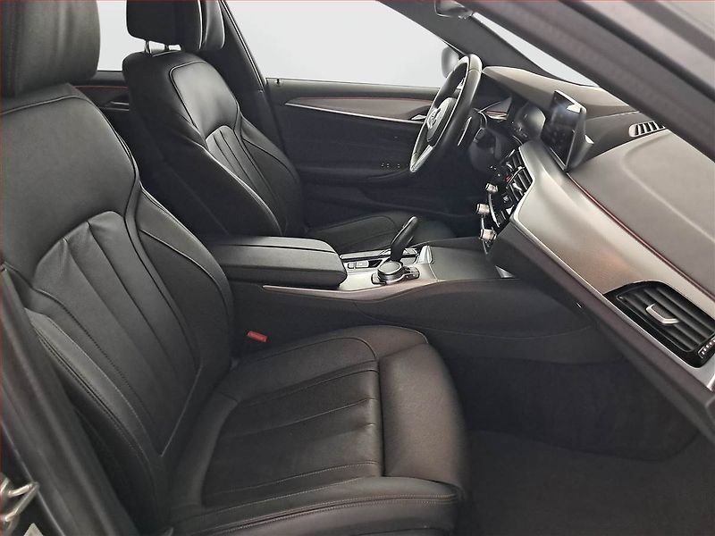 BMW Řada 5 (2020) M Sport 530d xDrive - fotka 9 z 25