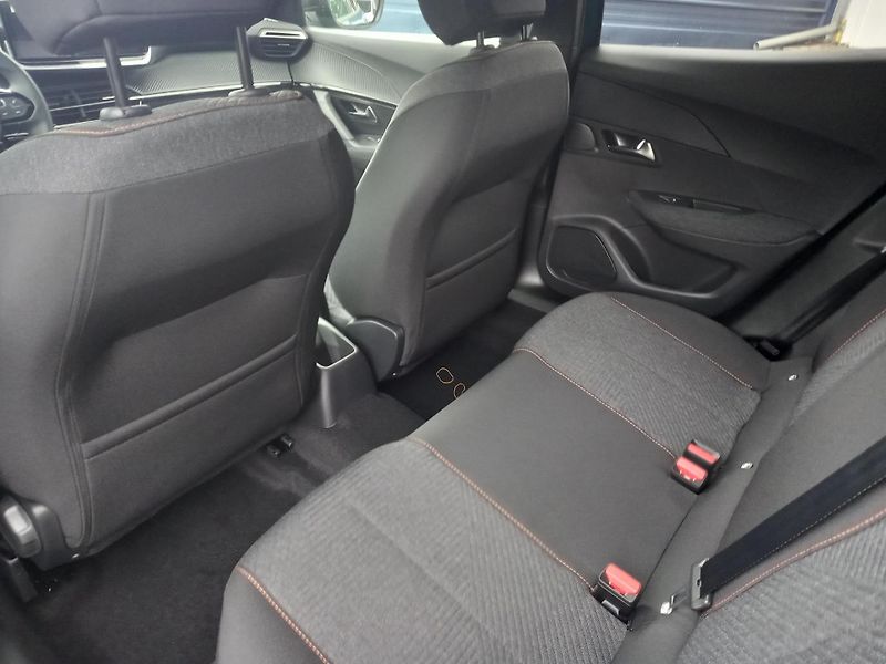 Peugeot 2008 (2026) BUSINESS Turbo 100k MAN6 - fotka 12 z 19