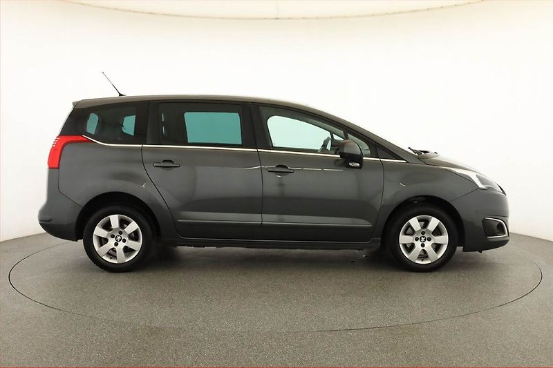 Peugeot 5008 (2016) 1.6 BlueHDi, Automat, 7 míst - fotka 6 z 20