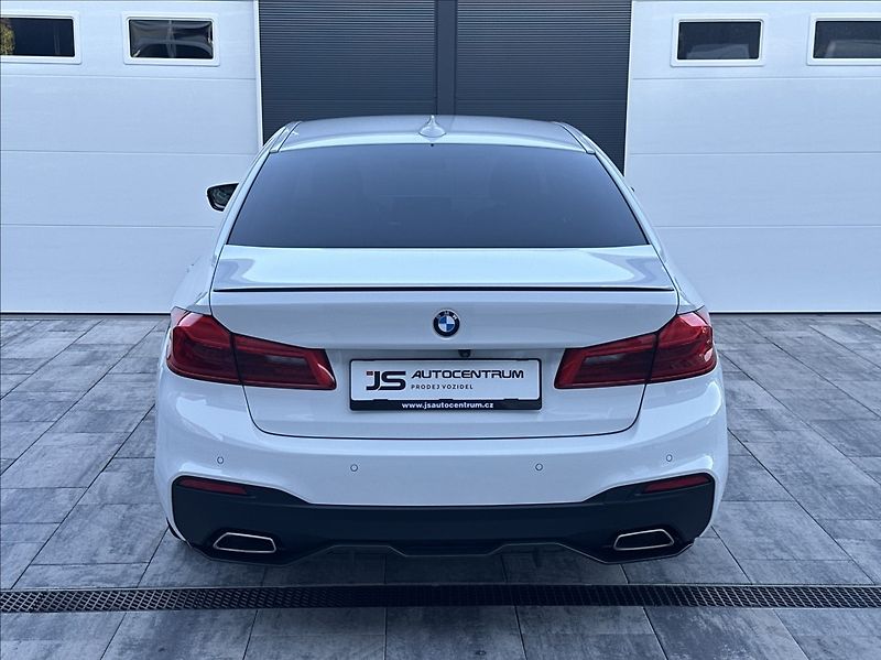 BMW Řada 5 3,0 530d 265PS  M Performance - fotka 8 z 54