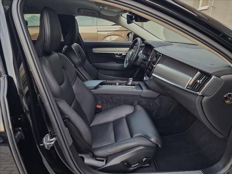 Volvo V90 B4 AWD Momentum Pro Auto,1Maj - fotka 14 z 50