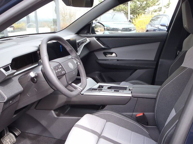 Opel Grandland Ultimate Hybrid 1.2T 107kW - fotka 9 z 37