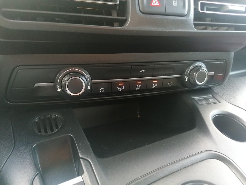 Peugeot Rifter (2020) MAXI 1.2 PureTech Allure EAT8 - fotka 21 z 27