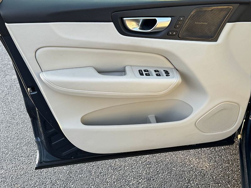 Volvo XC60 PLUS B4 AWD, POLESTAR, TZ - fotka 8 z 26