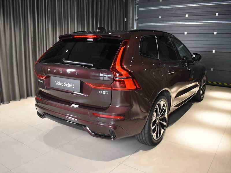 Volvo XC60 2,0 B5 AWD Ultra Pano,vzduch - fotka 5 z 22