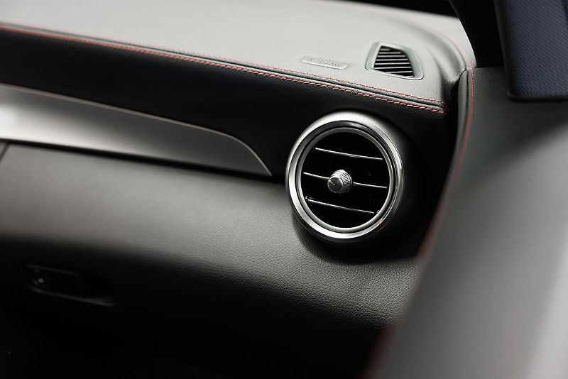 Mercedes-Benz Třídy C (2019) C43 AMG V6 Biturbo 4Matic - fotka 28 z 44