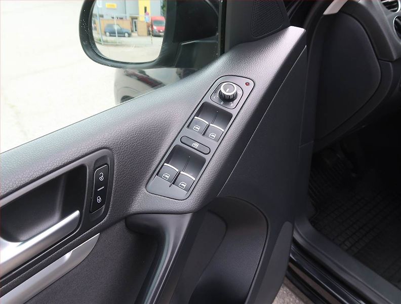 Volkswagen Tiguan (2013) 2.0 TDI, 4X4, Serv.kniha - fotka 16 z 17