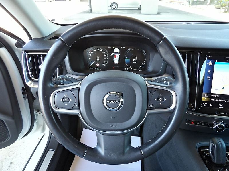 Volvo V60 2.0 T6 AWD PHEV Momentum - fotka 15 z 31