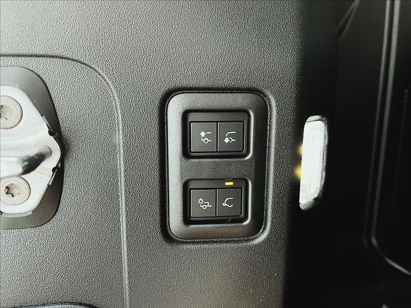 Land Rover Defender (2026) 110 D250 X-DYNAMIC SE - fotka 6 z 31