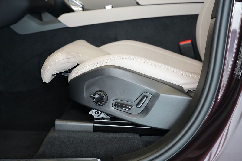 Volvo XC90 T8 PLUS Bright, Vzduch, 360° - fotka 23 z 50