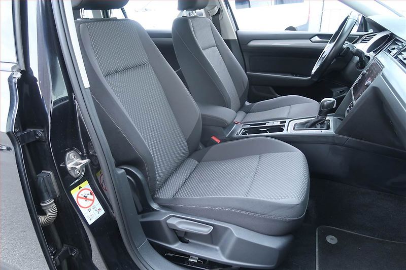 Volkswagen Passat (2022) 2.0 TDI, Automat, Serv.kniha - fotka 9 z 22