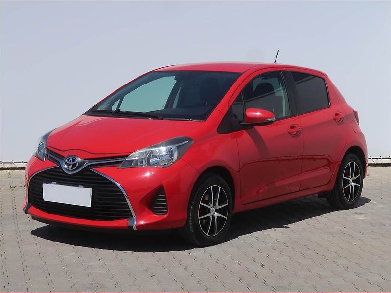 Toyota Yaris (2015) 1.33 Dual VVT-i, Serv.kniha - fotka 2 z 15