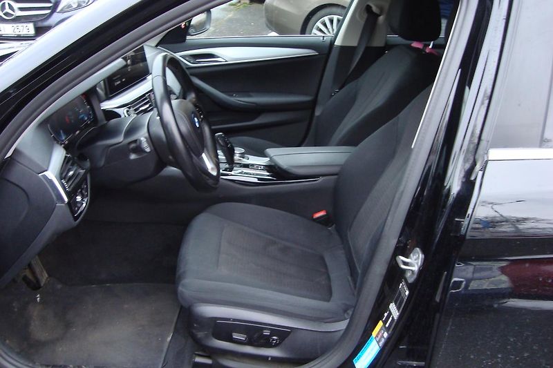 BMW Řada 5 (2021) 530e Xdrive, ČR, 1.Maj.S.Kn. - fotka 26 z 65
