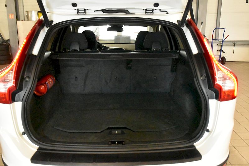 Volvo XC60 (2012) 2.4 D5 120kw 4x4 - fotka 18 z 20